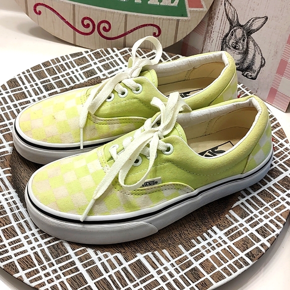 💐 EUC Vans Brand Unisex Youth Neon Green/ 🤍 Checkerboard Low Top Lace Up, 5 - Picture 1 of 10